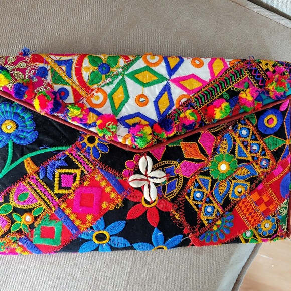 Boho embroidered crossbody bag - Picture 3 of 8